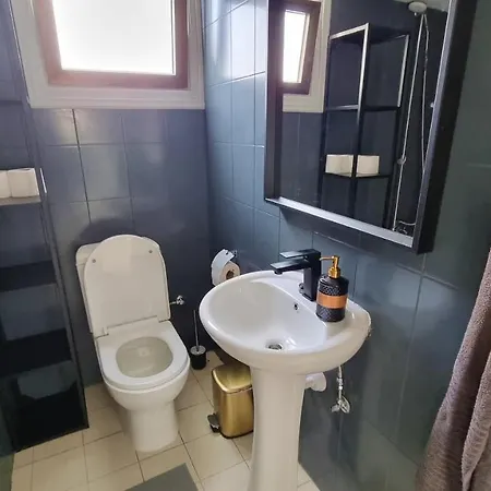 Cozy Apt / 100 Mbit+ Netflix / Near Airport Apartament